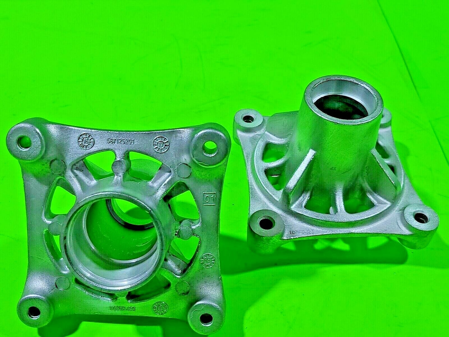 2PK Spindle Housing for AYP Husqvarna Craftsman Poulan 174358 5321743585