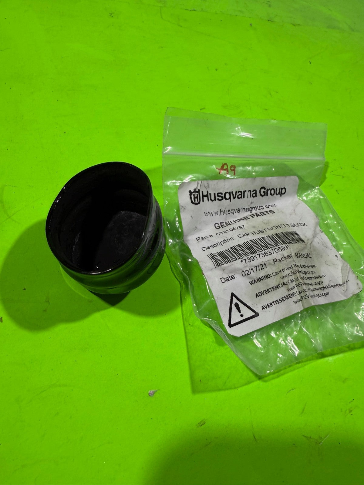 Genuine OEM Husqvarna 532104757 Front Hub Cap for Lawn Mowers CT 150 CT1603