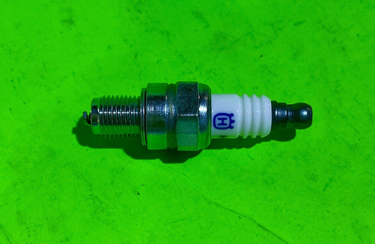 Genuine Husqvarna 590844301 Resistor HQT-8 Spark Plug fit up 324L, 524LK0