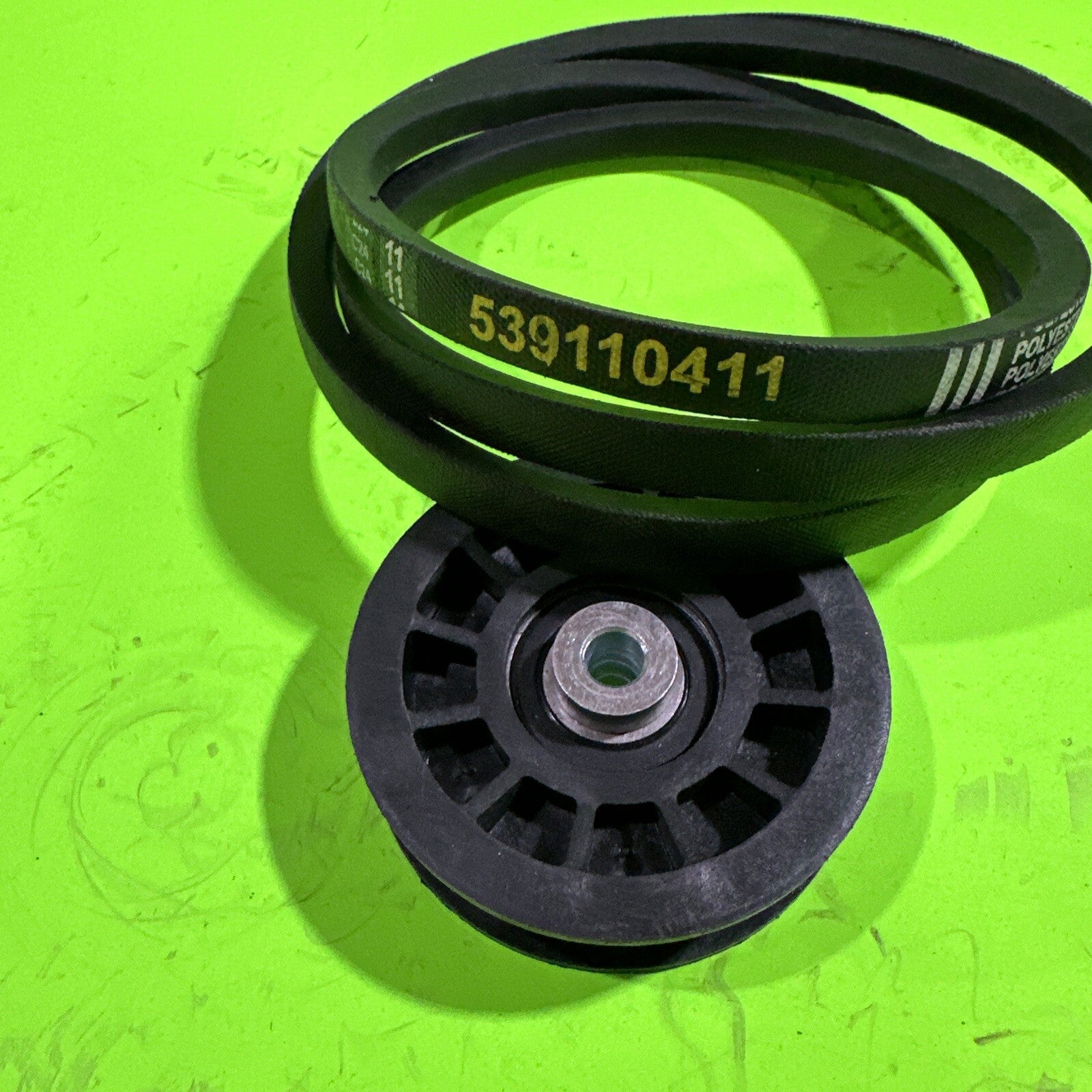 SZ2042 SNAPPER DRIVE IDLER PULLEY DRIVE BELT 84005748 & 840058250