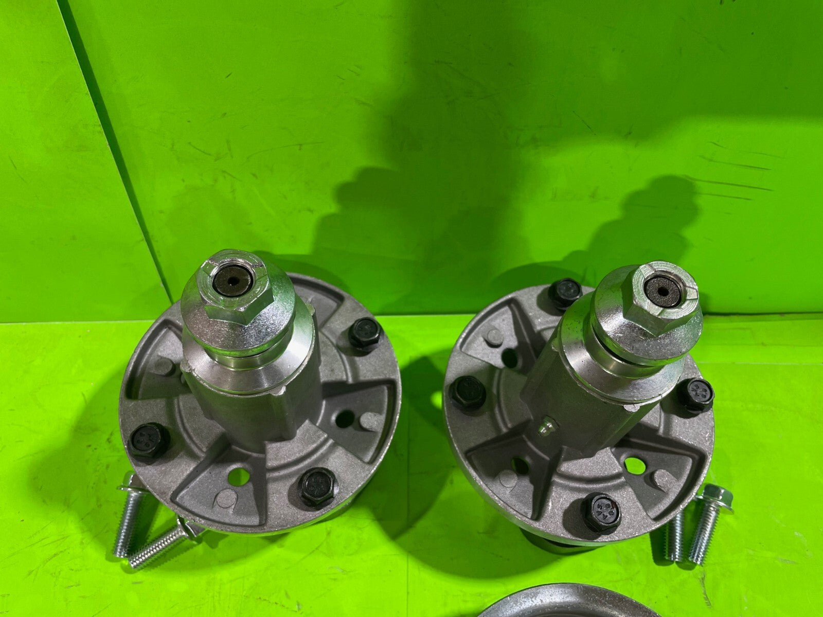 NEW L1742 Deck Spindle Assembly with Pulley for John Deere GY20050 GX203675