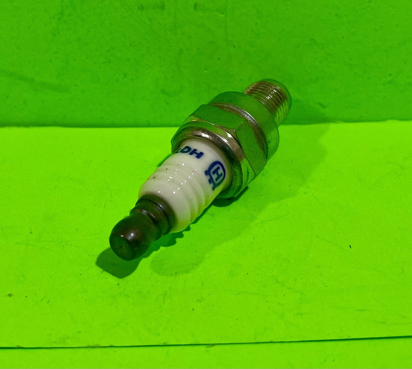 Genuine Husqvarna Spark Plug HQT-3 Resistor 590843801 OEM fits RZ7C CMR6H 2 Pack3