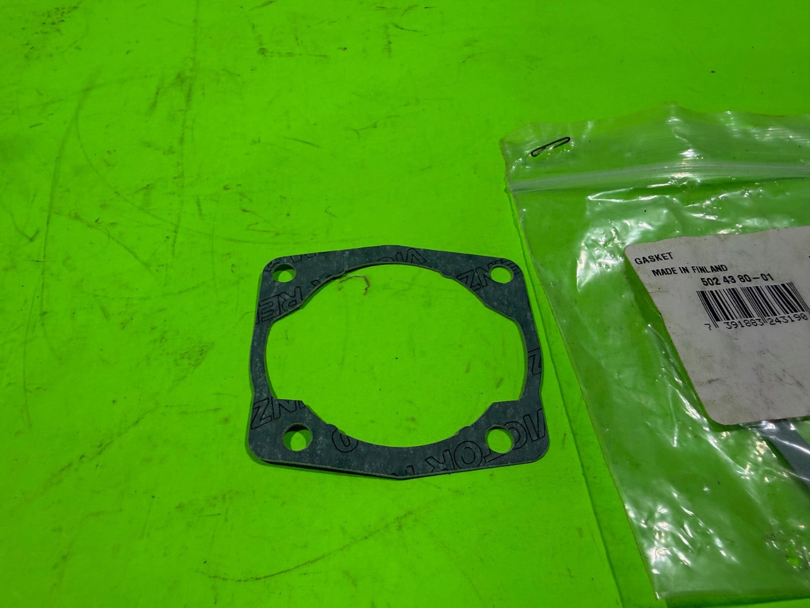 NEW 2pk Genuine OEM Husqvarna 502438001 Gasket 343 345 BC2145 CC21450