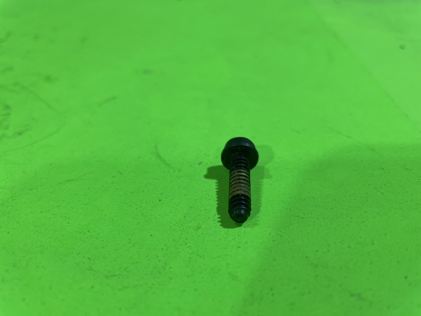 Genuine OEM Husqvarna 503216220 Screw with Locking Fluid 323 325 Hedge Trimmer3
