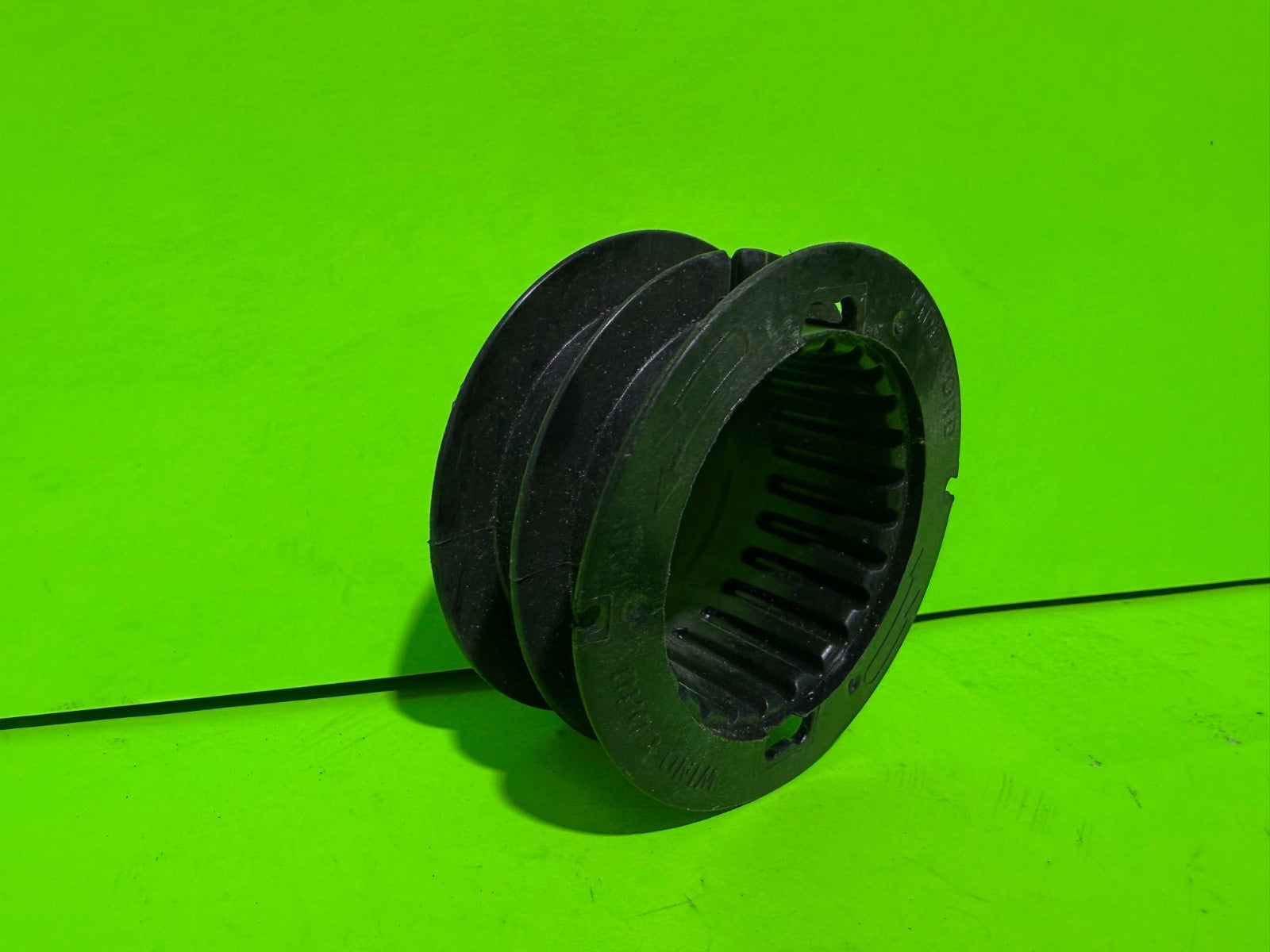 New Genuine OEM Husqvarna 537338601 Spool Poulan3