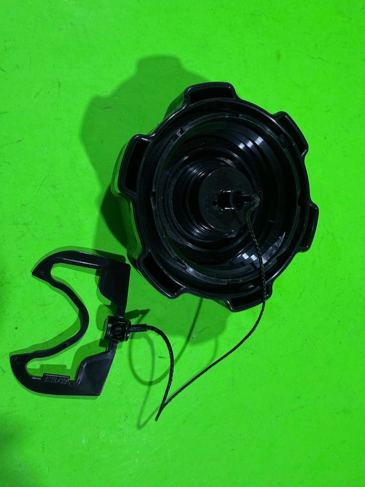 Genuine OEM Husqvarna 532438596 Cap ASM Lawn Tractor4