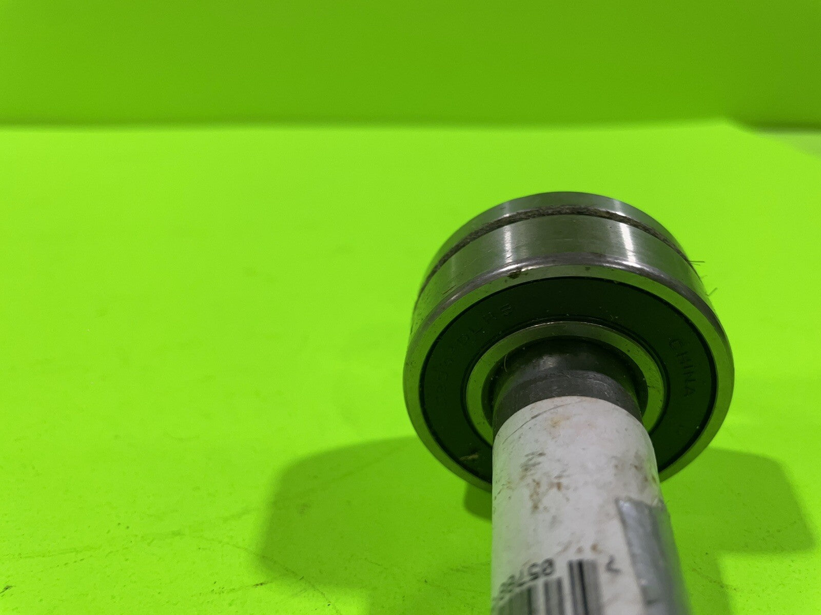Genuine OEM Husqvarna Shaft Assembly w/ Bearing 532137553 GT200 YT180 GTH2205