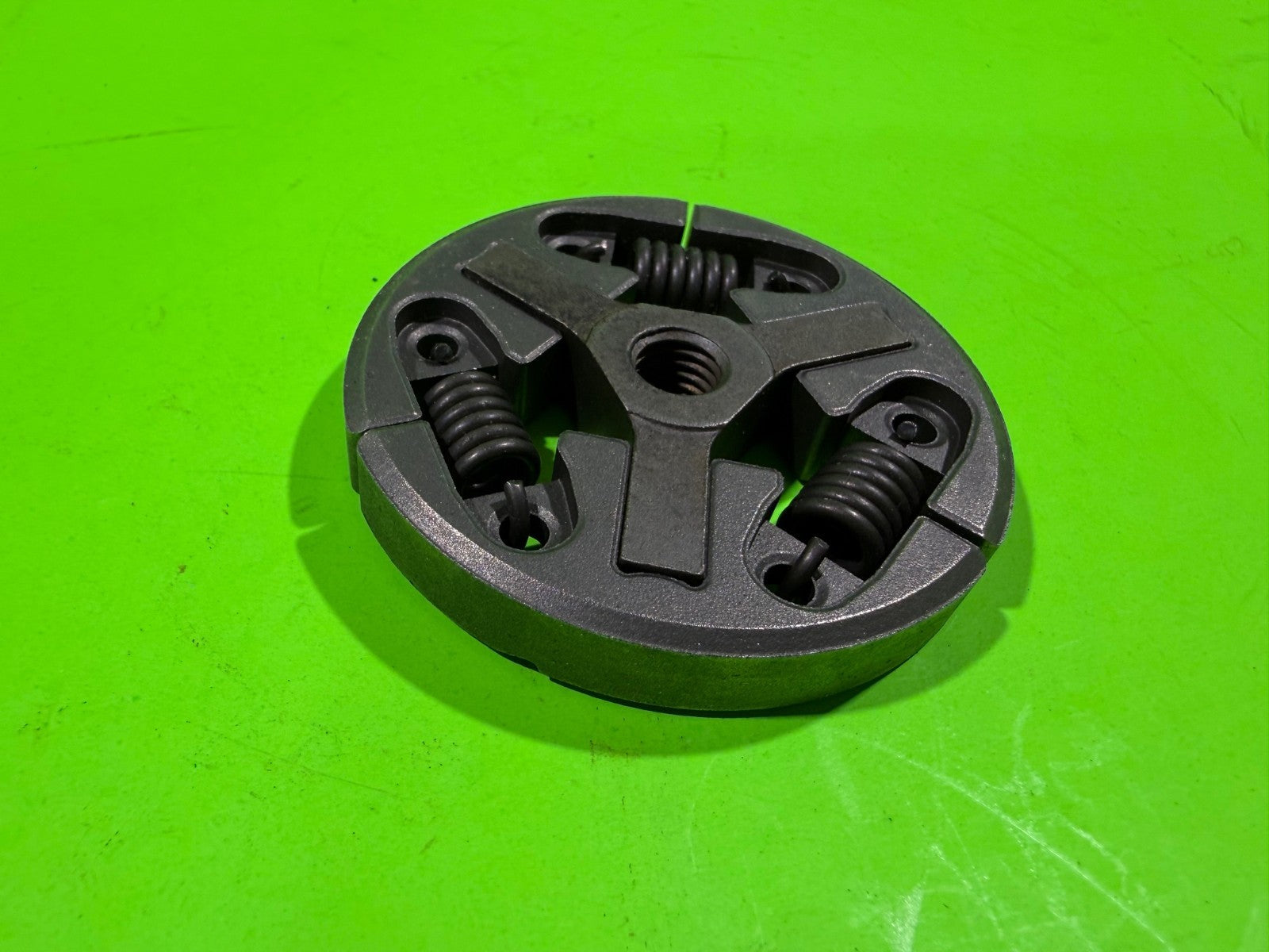 NEW Genuine OEM Husqvarna 589809001 Clutch Assy 555 556 560 562 + Chainsaws2
