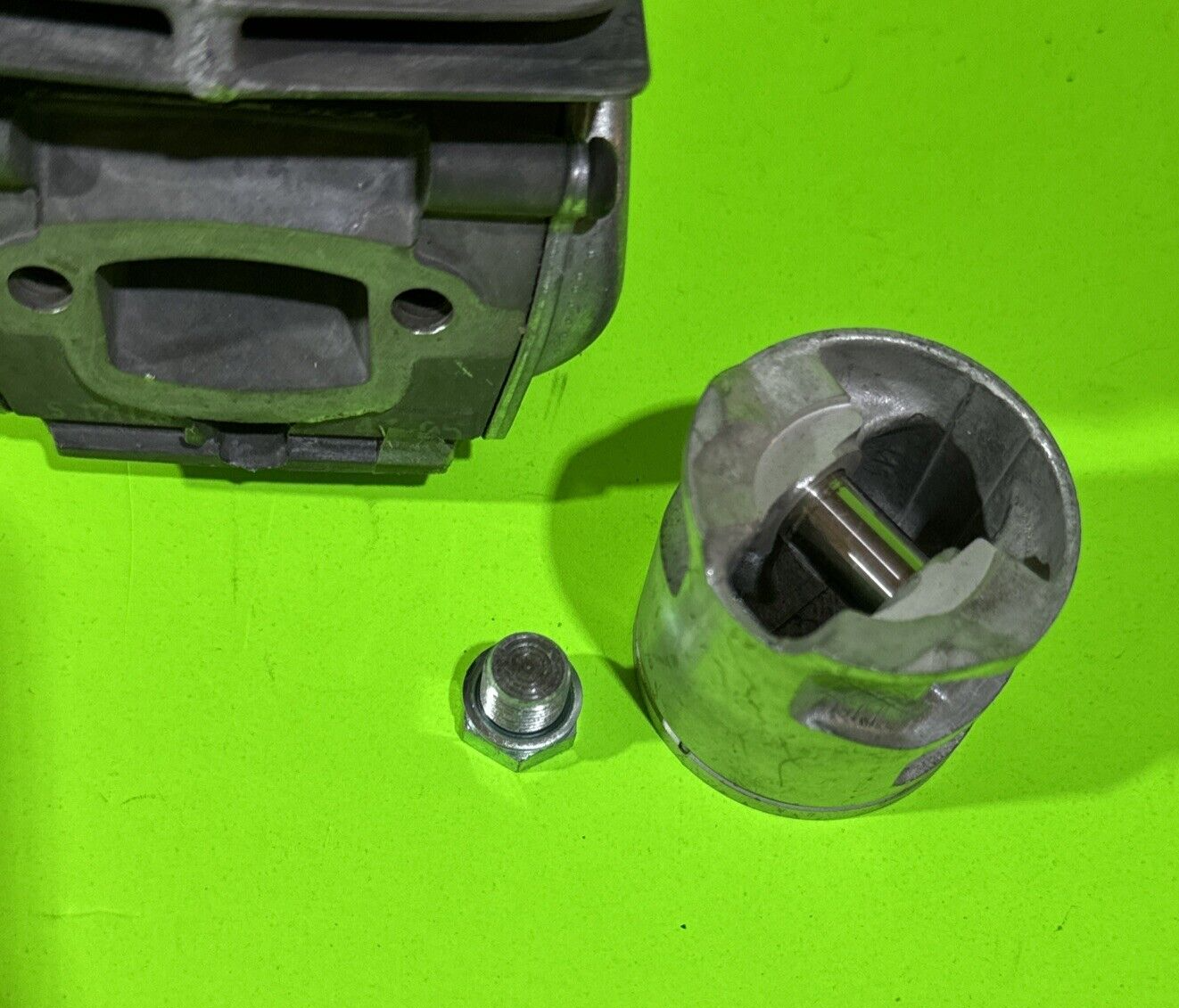Genuine Husqvarna Cylinder Piston Assembly 577764705 5777647072