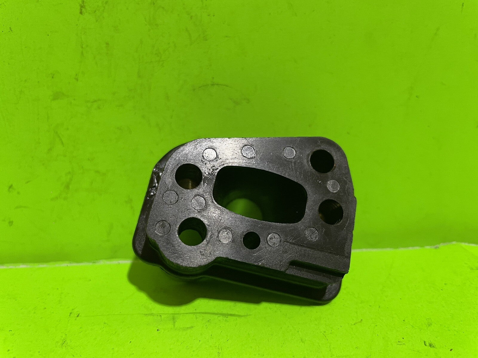 Genuine OEM Husqvarna 531004803 Insulator 122L String Trimmer2