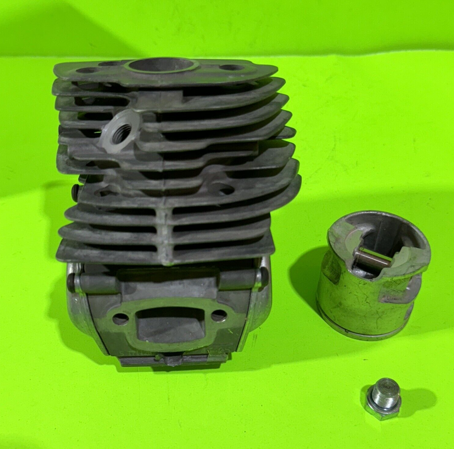 Genuine Husqvarna Cylinder Piston Assembly 577764705 5777647073