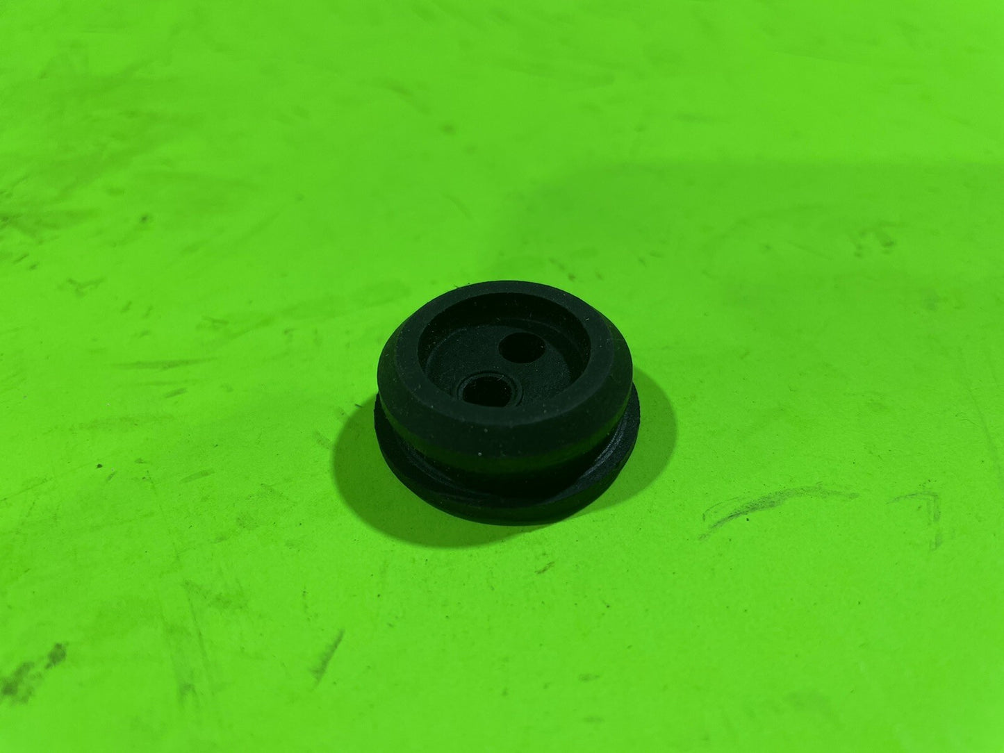 Genuine OEM Husqvarna 521383901 Tank Grommet 521383902 BT2501