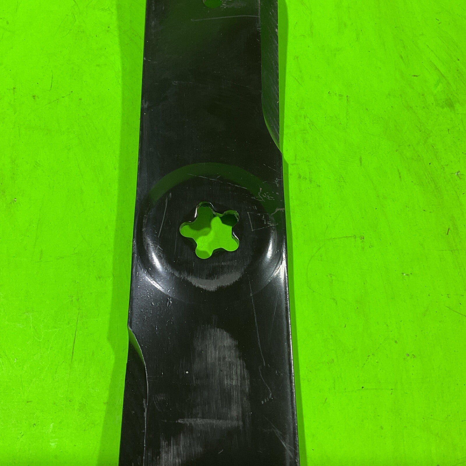 Single Genuine OEM Husqvarna 532173921 Replacement Mulching Blade For 48" Decks2