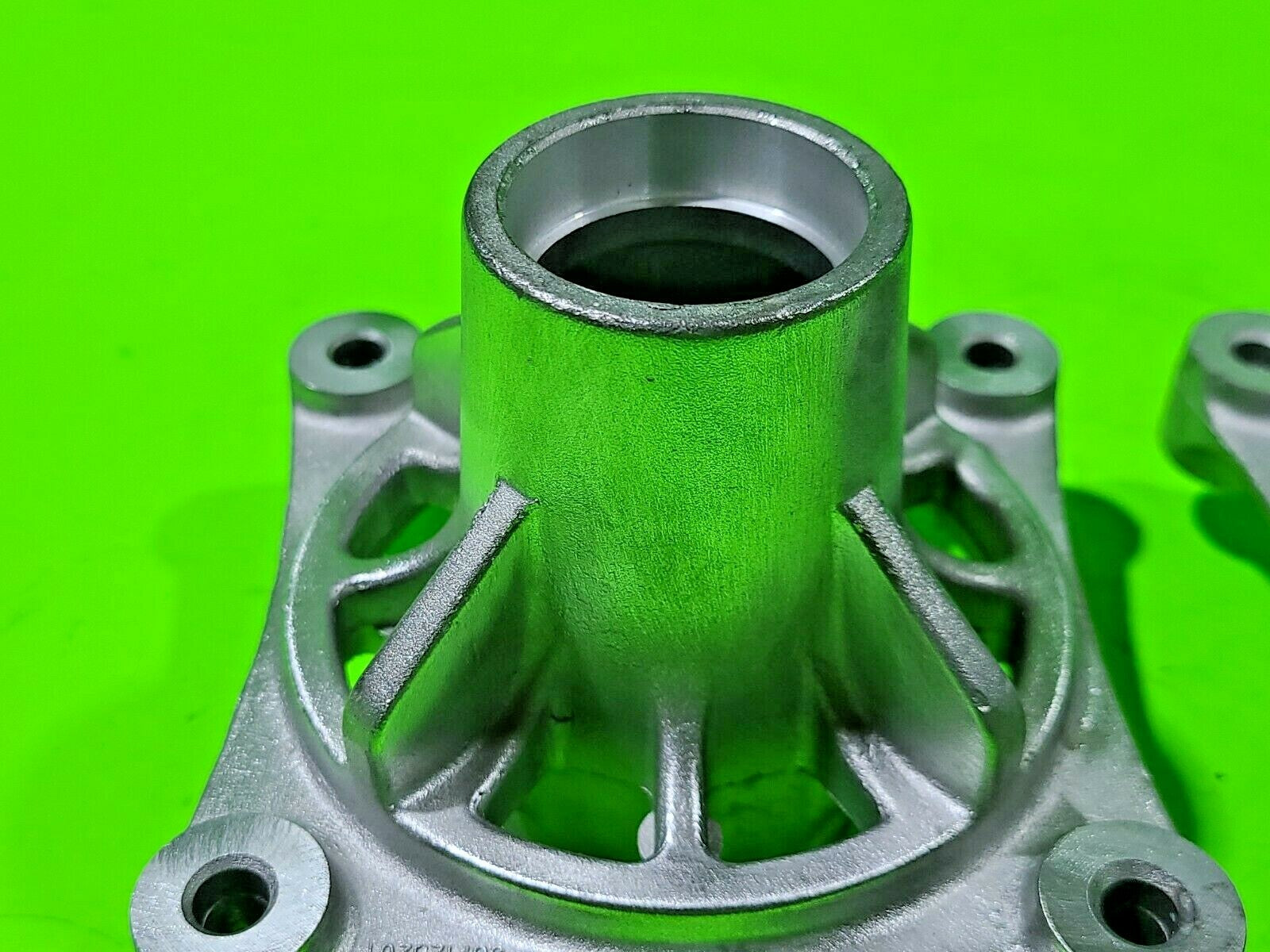 2PK Spindle Housing for AYP Husqvarna Craftsman Poulan 174358 5321743582