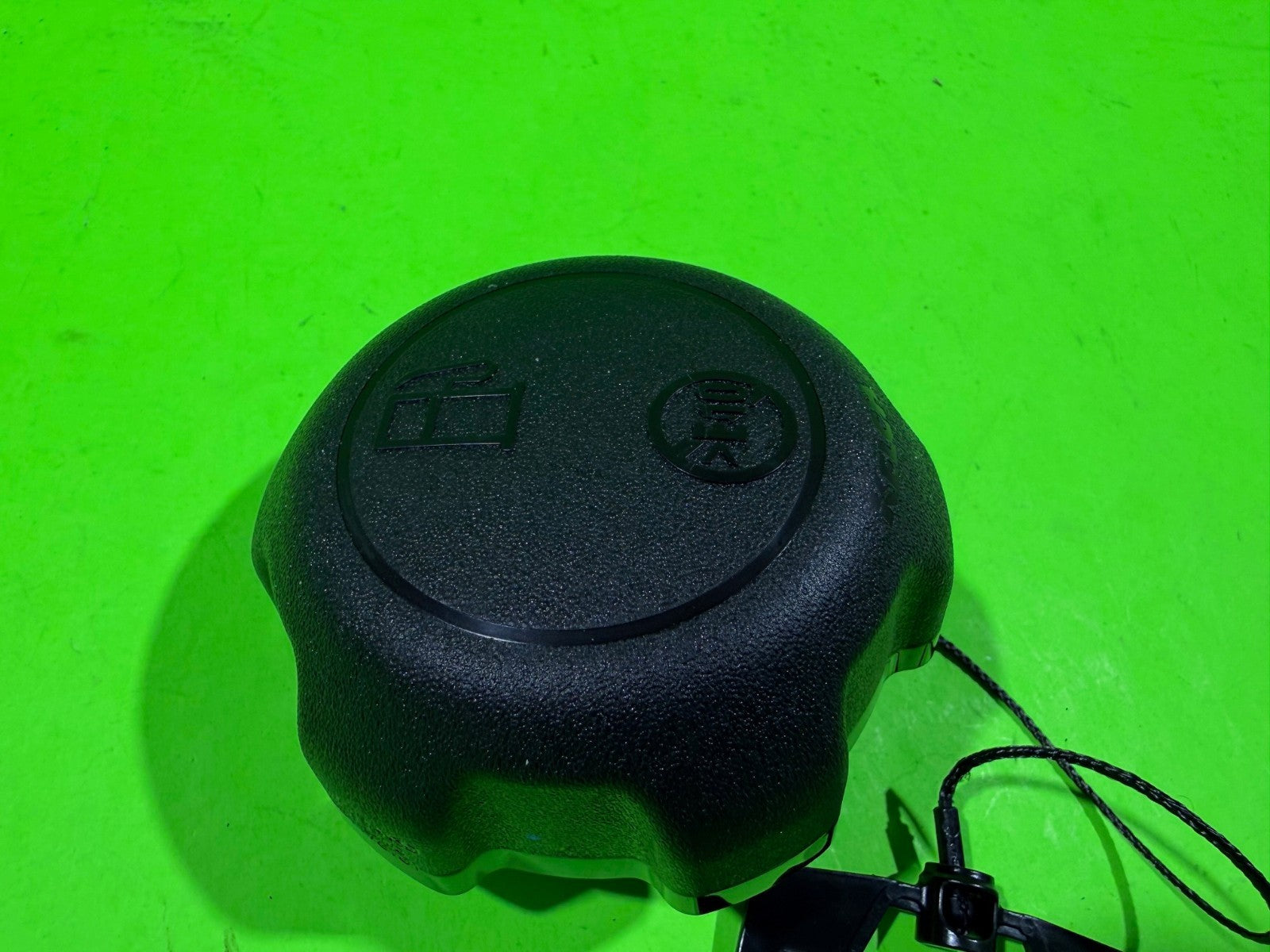 Genuine OEM Husqvarna 532438596 Cap ASM Lawn Tractor1