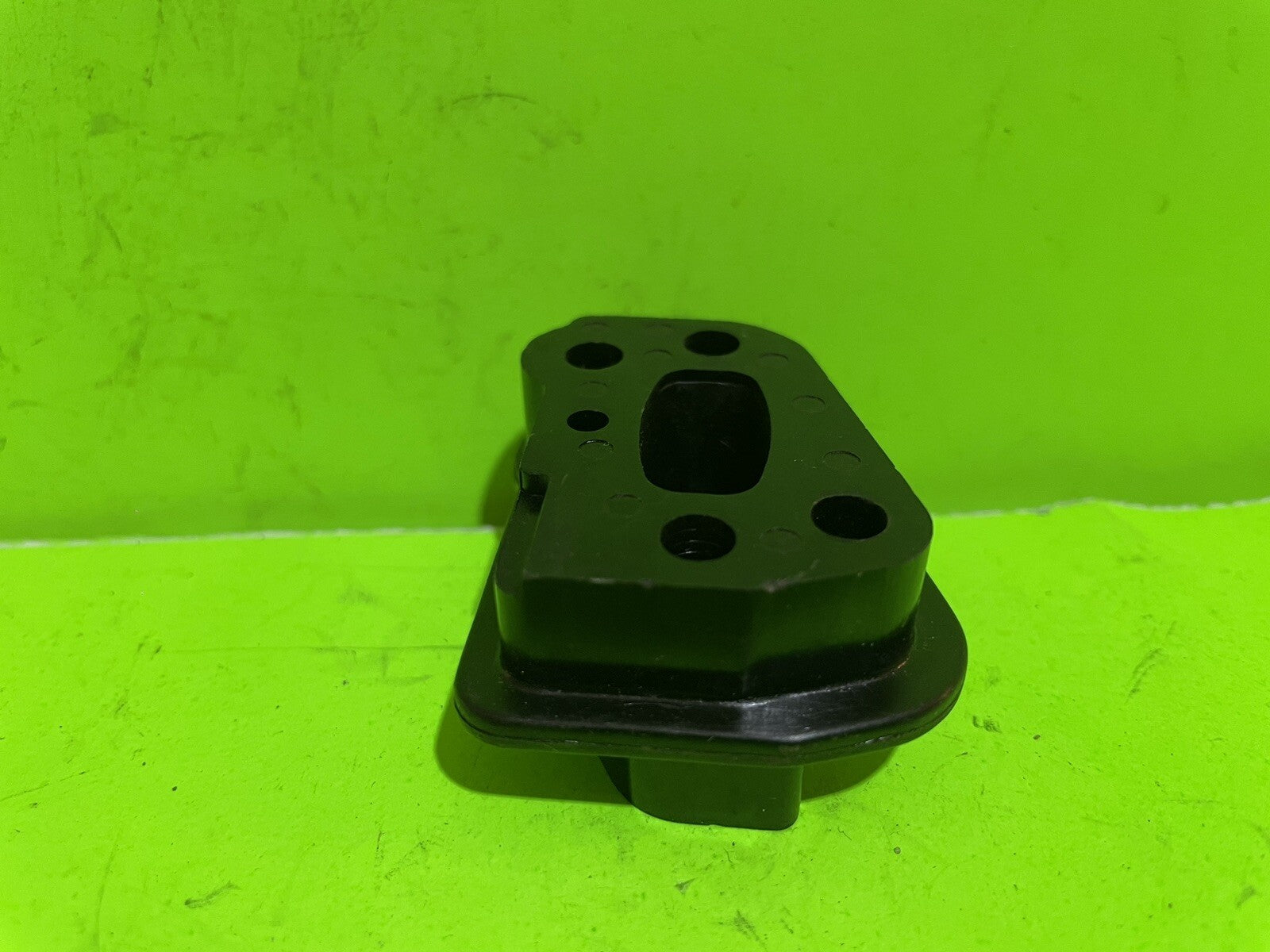 Genuine OEM Husqvarna 531004803 Insulator 122L String Trimmer4