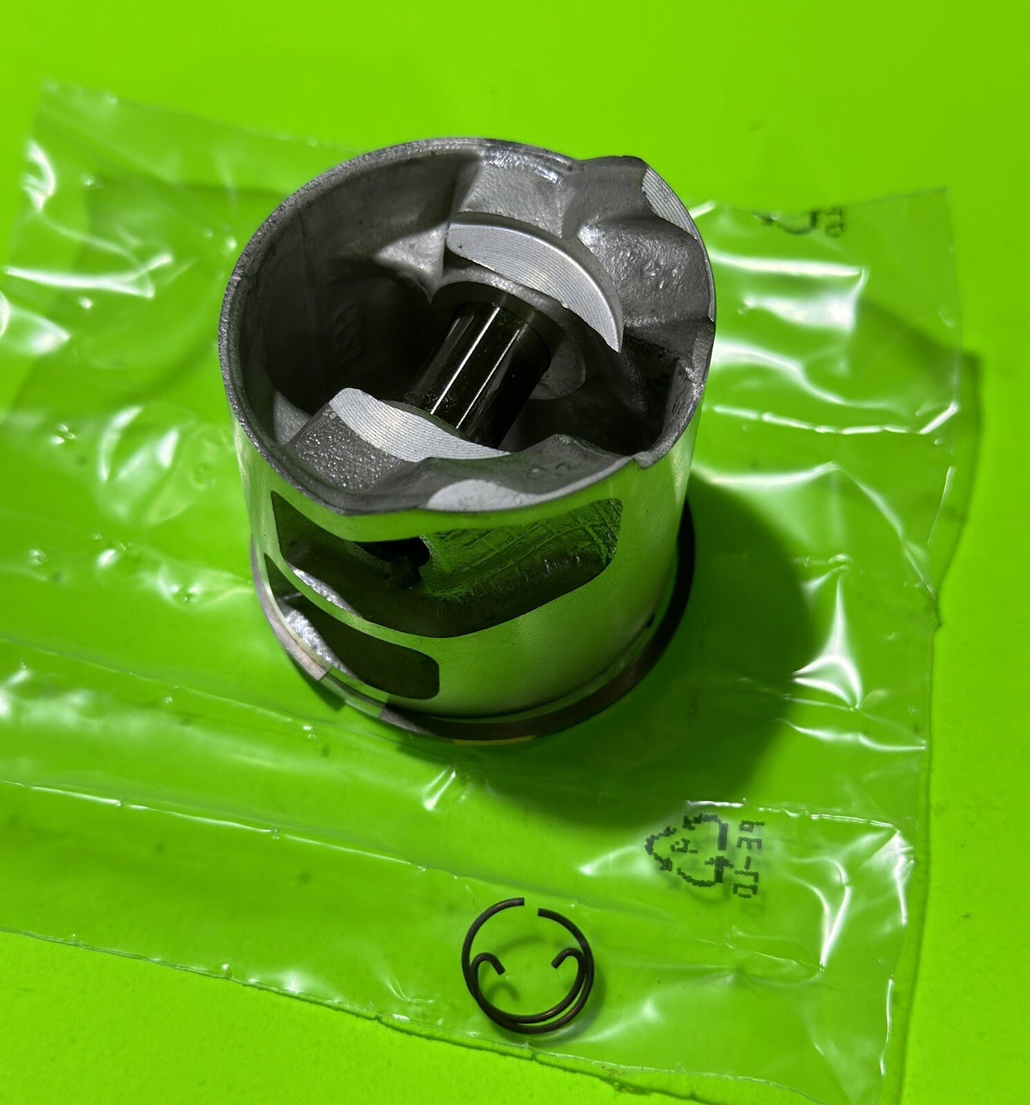 Genuine OEM Husqvarna 577047006 Piston Assembly CS2252 CS2253 545 550XP/XPG4