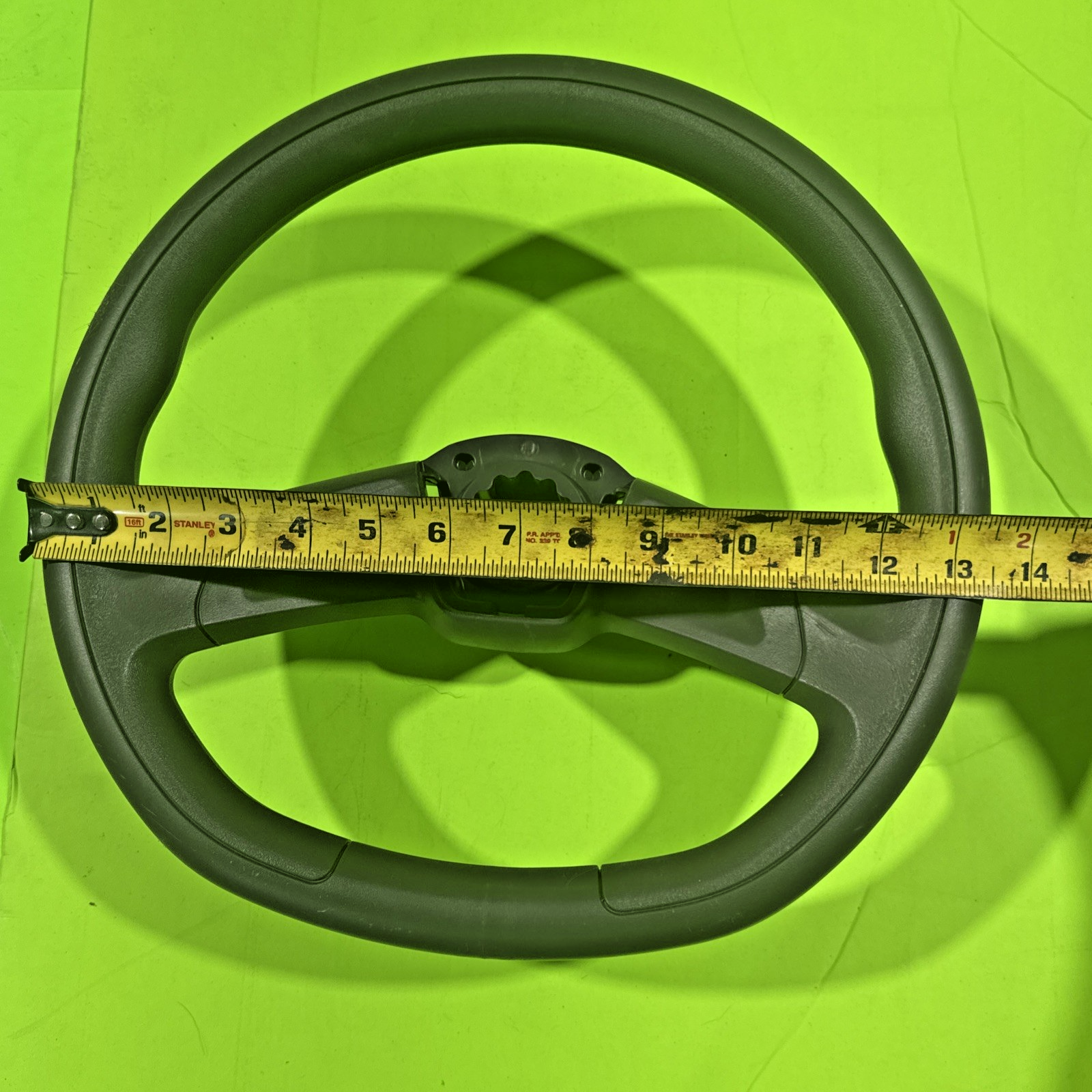 New OEM Husqvarna 597866101 597292001 Steering Wheel YTH18542 YTH21546 YTH24V487