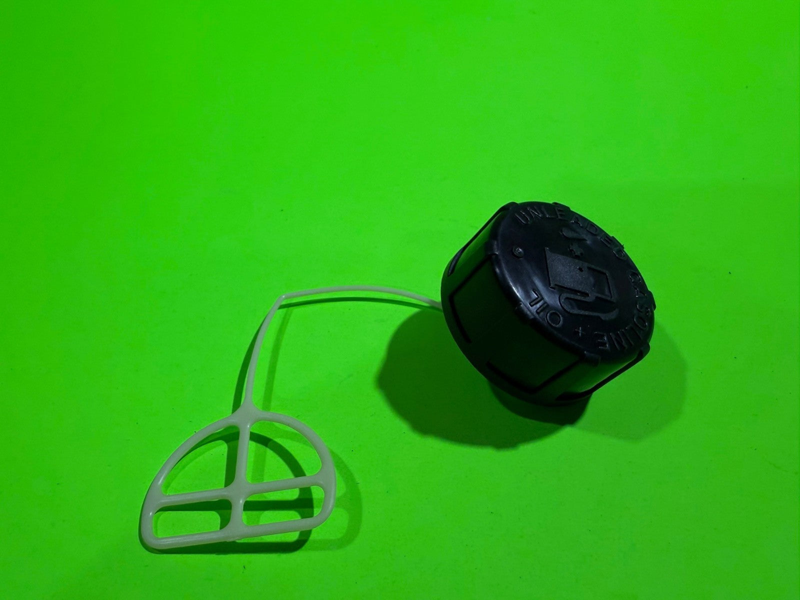 NEW Genuine OEM Husqvarna 521379701 Cap Assy 515452901 RedMax2