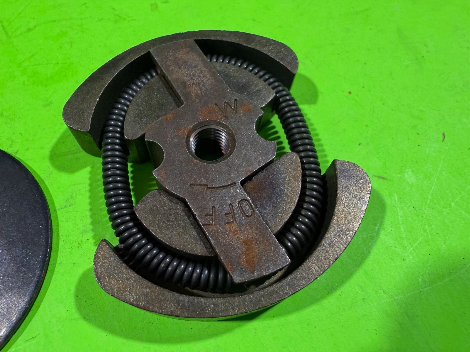 NEW Genuine OEM Husqvarna Poulan 530069193 Clutch Assembly 2100 2400 23 +5