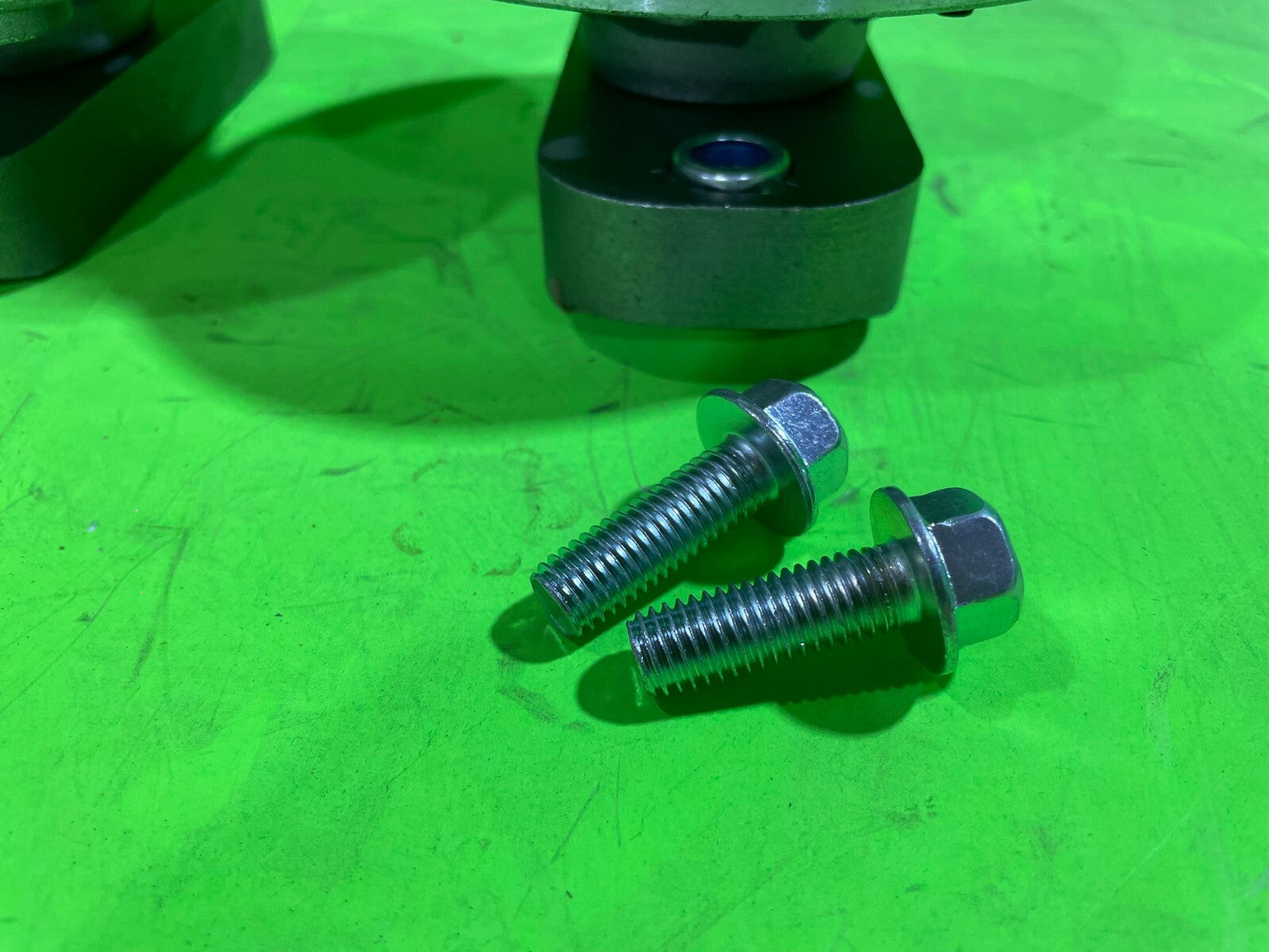 2 Pk Spindle Assy for John Deere L100 L105 L107 L108 L110 L120 L130 wBlade Bolts2