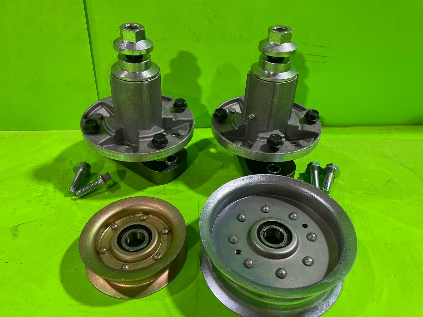 NEW L1742 Deck Spindle Assembly with Pulley for John Deere GY20050 GX203671