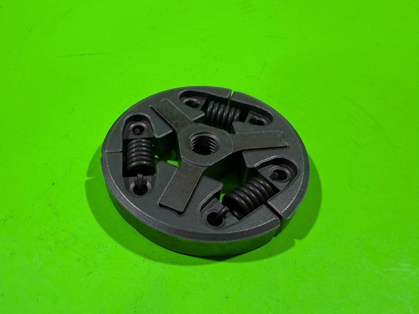NEW Genuine OEM Husqvarna 589809001 Clutch Assy 555 556 560 562 + Chainsaws0