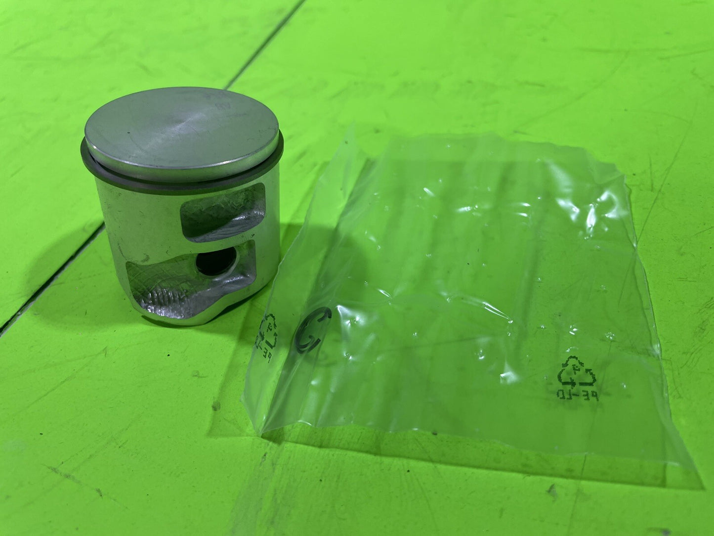 Genuine OEM Husqvarna 577047006 Piston Assembly 545 550XP XPG Jonsered CS22525