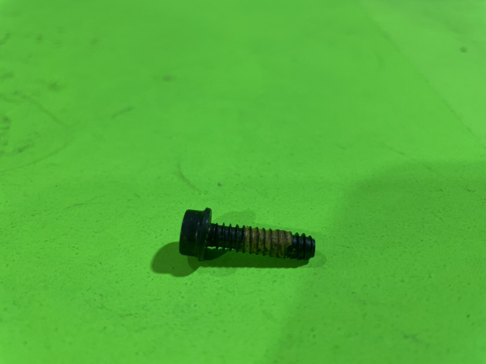 Genuine OEM Husqvarna 503216220 Screw with Locking Fluid 323 325 Hedge Trimmer2