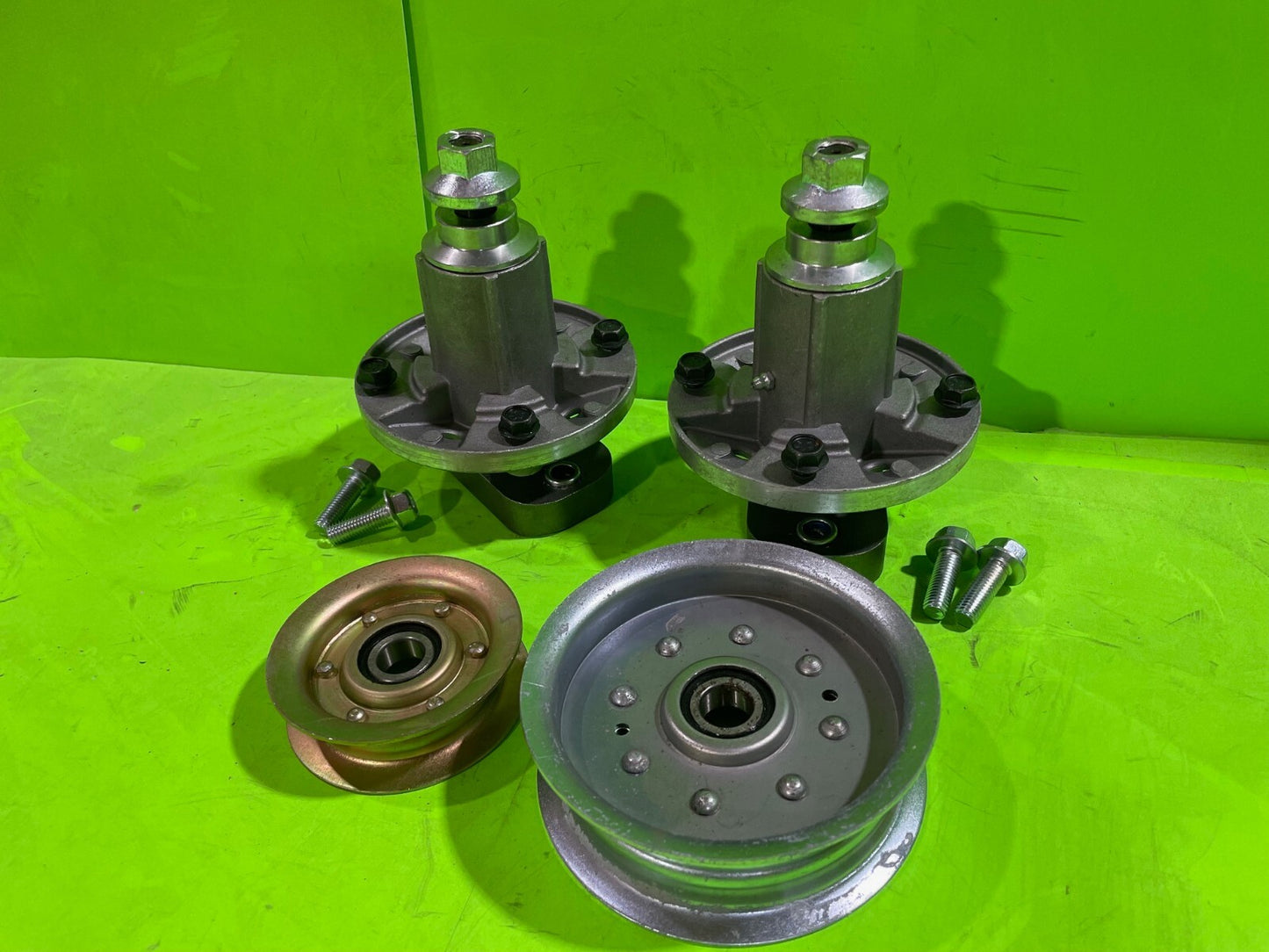 NEW L1742 Deck Spindle Assembly with Pulley for John Deere GY20050 GX203677