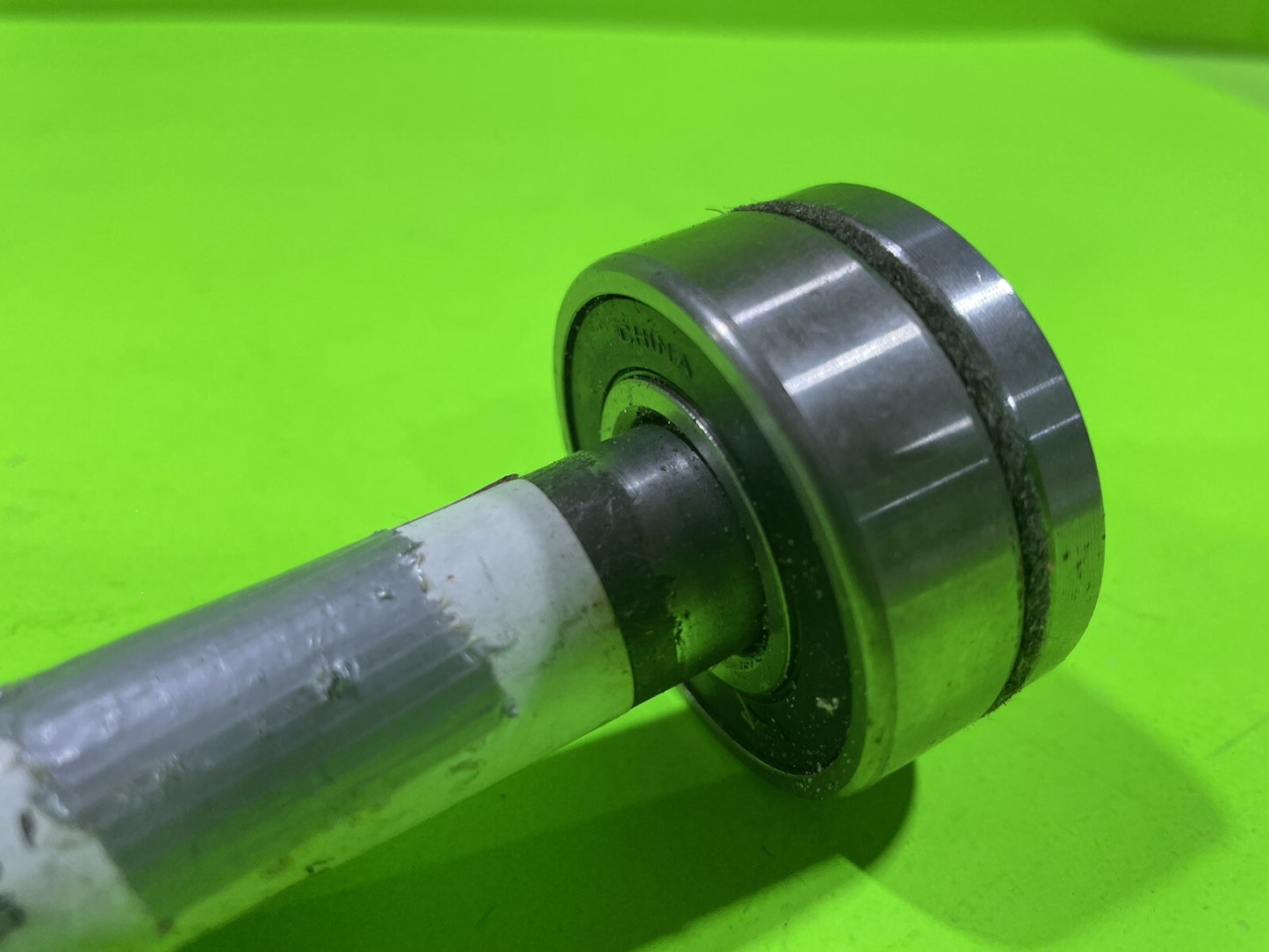 Genuine OEM Husqvarna Shaft Assembly w/ Bearing 532137553 GT200 YT180 GTH2204