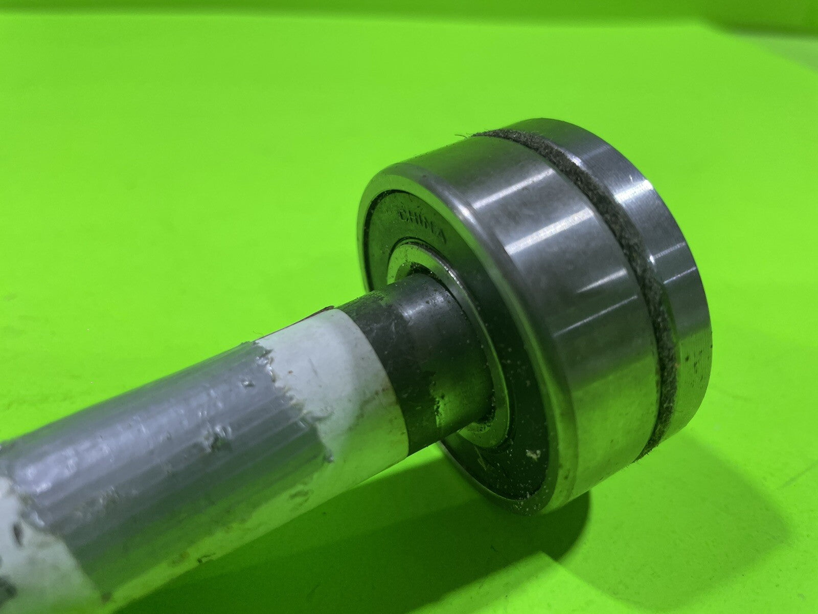 Genuine OEM Husqvarna Shaft Assembly w/ Bearing 532137553 GT200 YT180 GTH2204