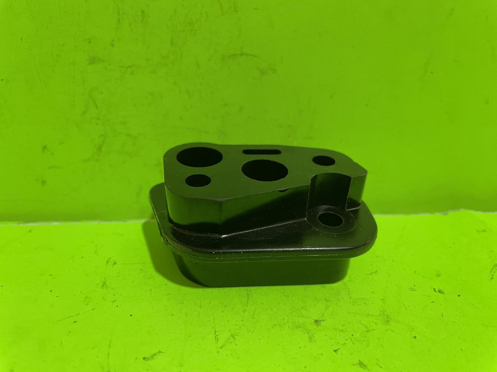Genuine OEM Husqvarna 531004803 Insulator 122L String Trimmer1