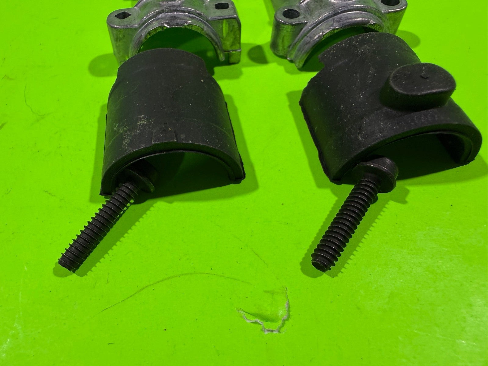 NEW Genuine OEM Husqvarna 537309601 Compression Sleeve Isolator Set 224 322 323+4