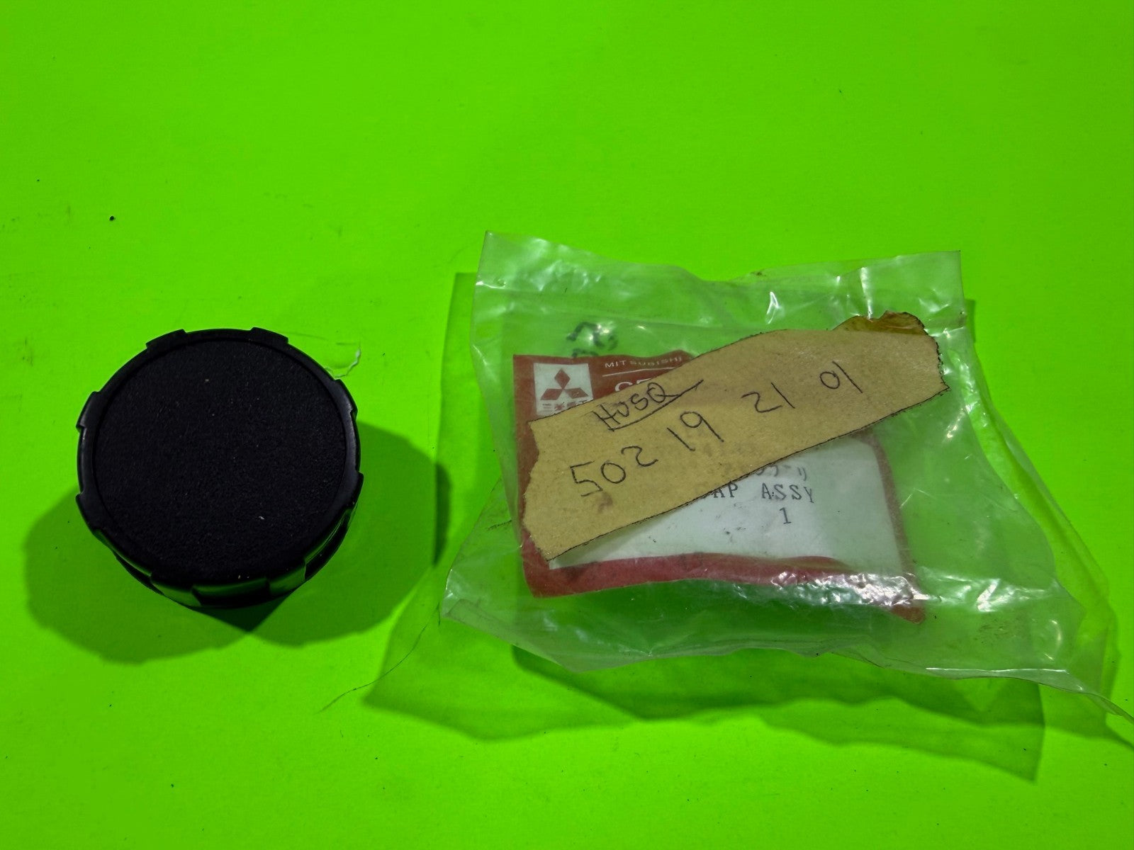 NEW Genuine OEM Husqvarna 502192101 Tank Cap 16H 24H Hedge Trimmers0