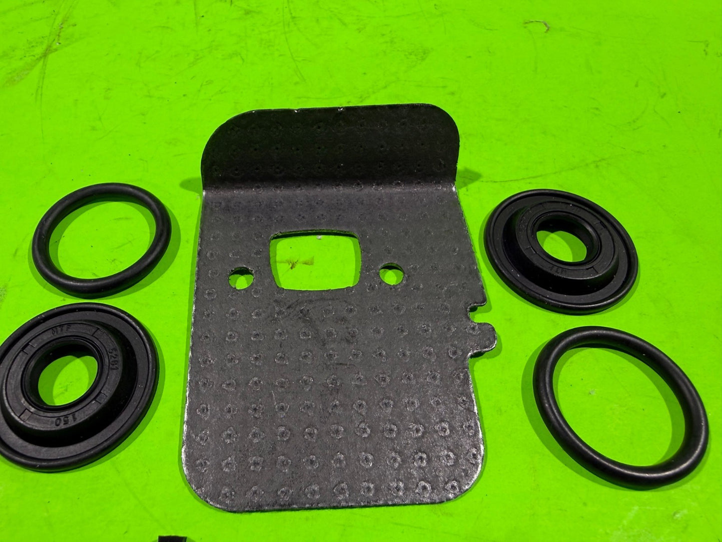 NEW Genuine OEM Husqvarna 545081813 Gasket Kit Leaf Blower Craftsman Poulan2