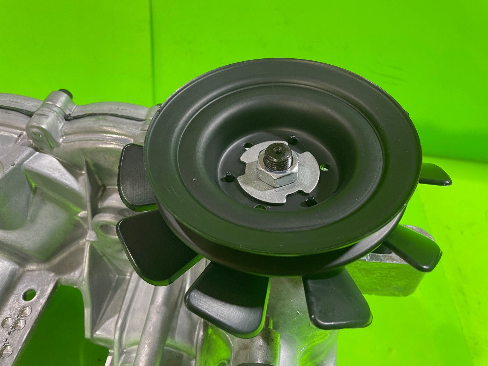 Hydro Gear ZC-AUBB-8D8B-2WPX Hydrostatic Transmission ZT-2200 EZT7