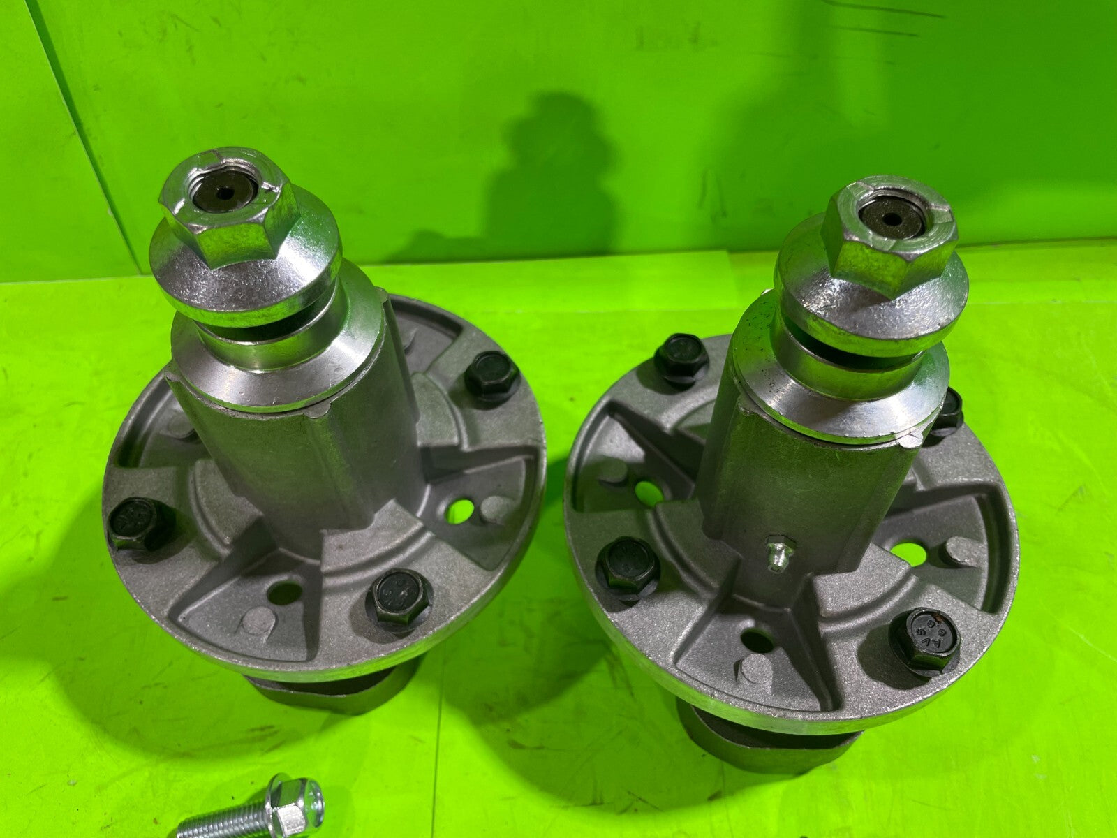 NEW for John Deere L2548 42" Deck Spindle Assembly Set of 2 GY20050 GY207854