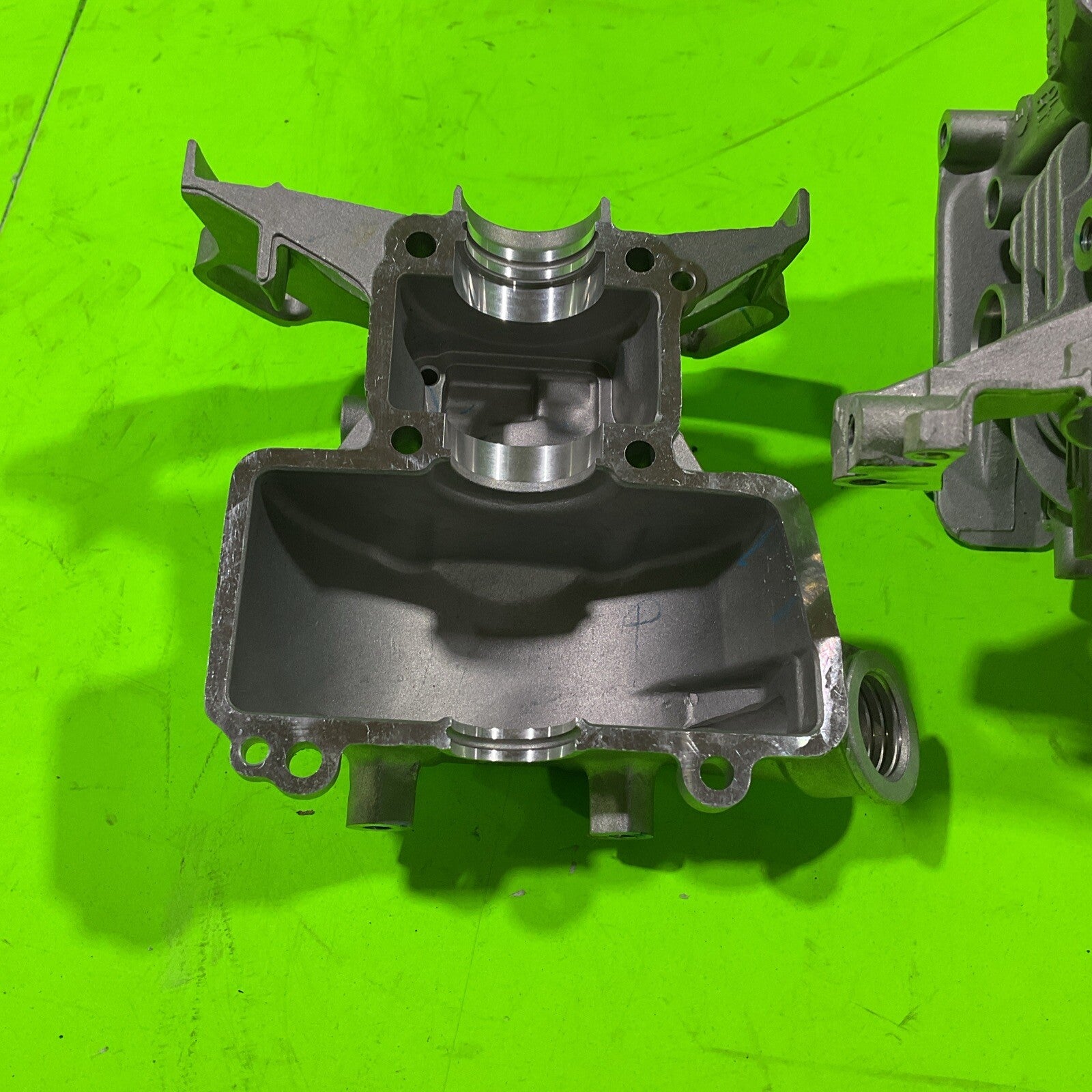 Genuine OEM Husqvarna 531008721 Trimmer 224L Shortblock Crankcase/Cylinder2