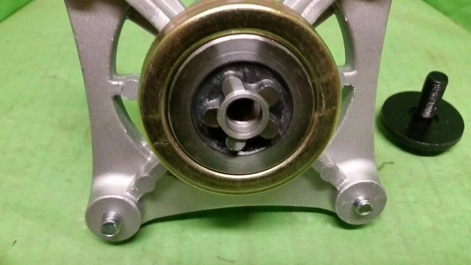 SPINDLE ASSEMBLY 48" & 54" DECKS POULAN, HUSQVARNA 532187292 5391120573