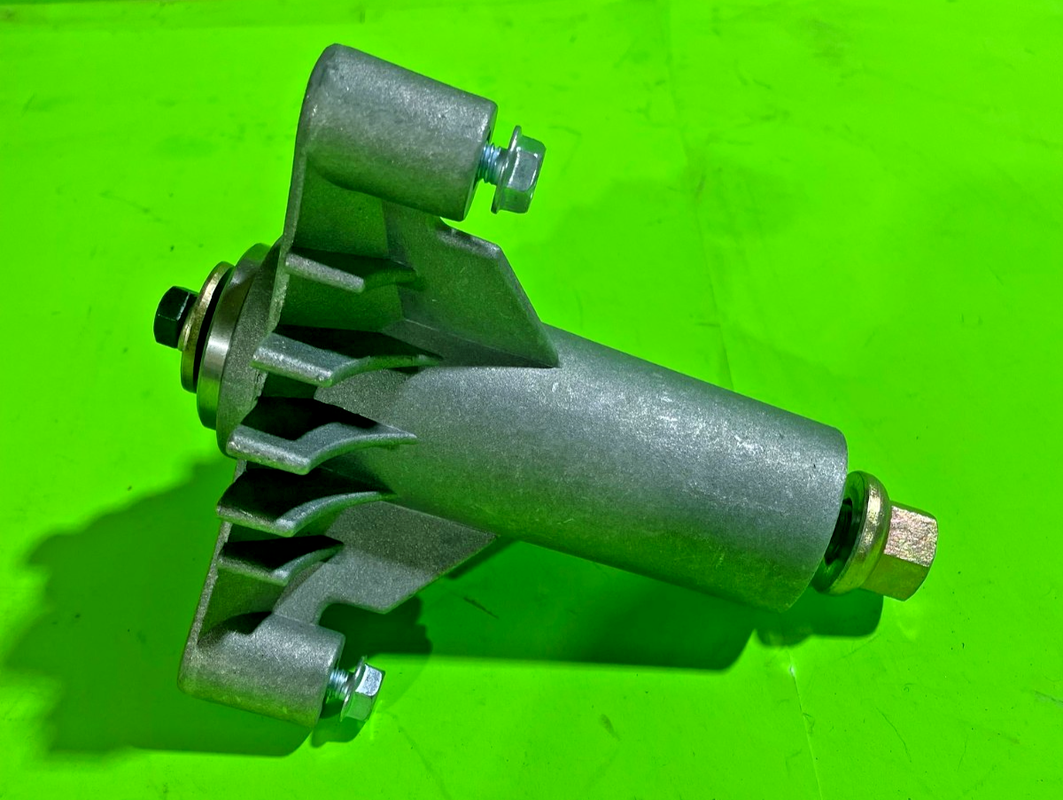NEW Husqvarna CT 130 HECT130D 3Post Spindle Assy (130794, 532130794, 45007)1