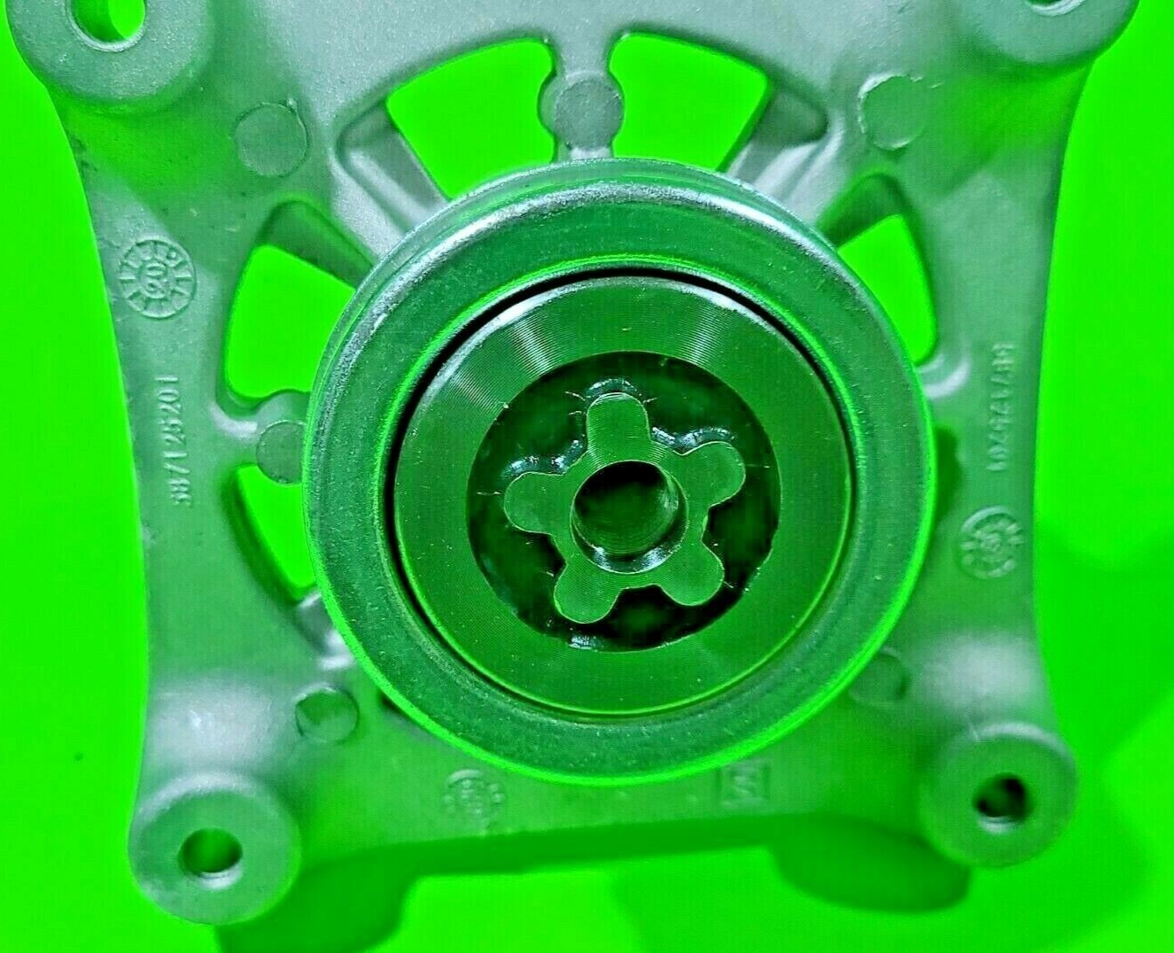 NEW Short 4 Spindle Assembly fits Jonsered LT2119A LT2122A Z46R 1743562