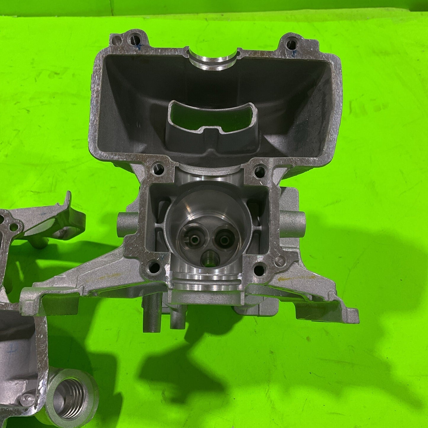 Genuine OEM Husqvarna 531008721 Trimmer 224L Shortblock Crankcase/Cylinder1