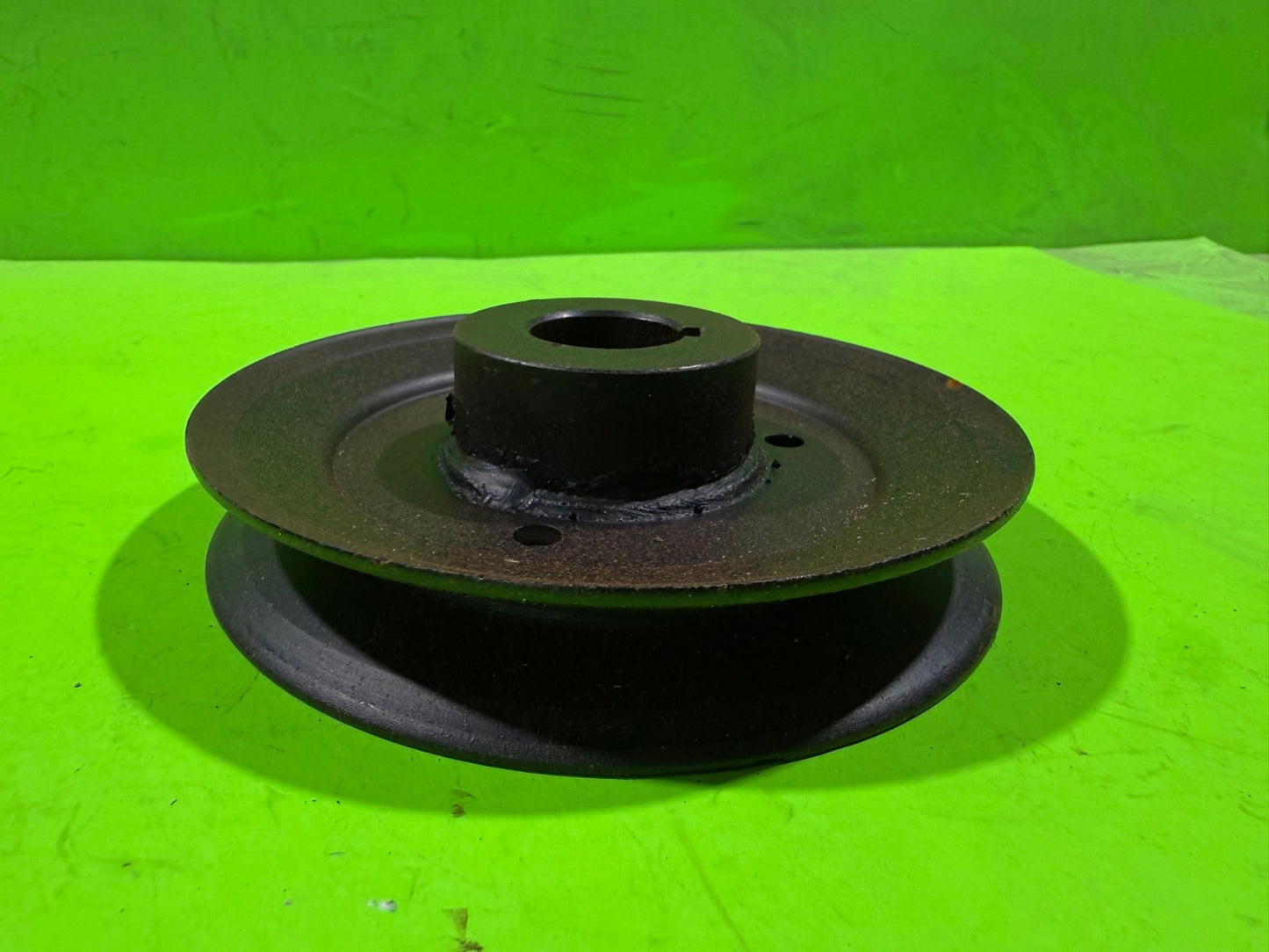 Genuine OEM Husqvarna Spindle Pulley 539104421  52" Deck2
