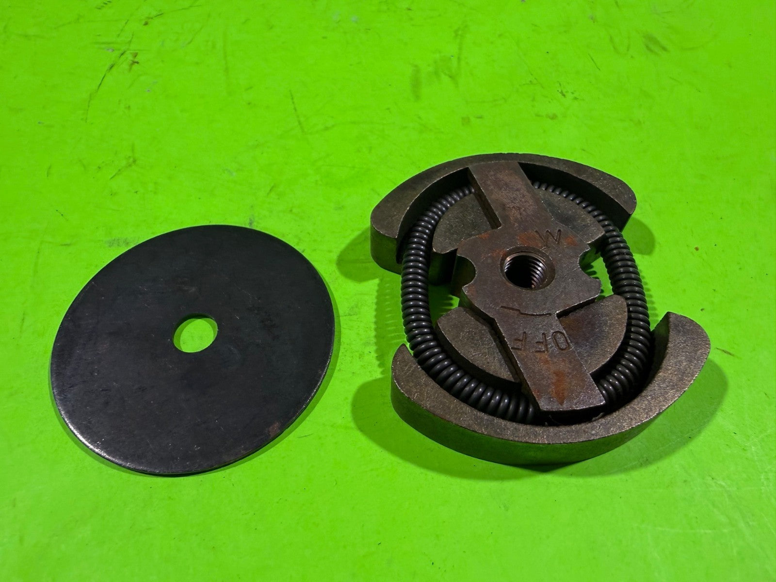 NEW Genuine OEM Husqvarna Poulan 530069193 Clutch Assembly 2100 2400 23 +4