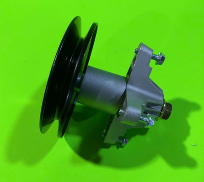 NEW Troy-Bilt Super Bronco 42" Deck Spindle Assy Replaces 918-0659 918-06241