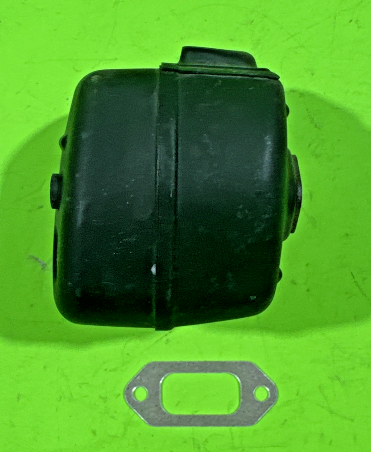 New OEM Husqvarna Chainsaw 585448201 Muffler & Gasket Assembly  385/390XP CS21862