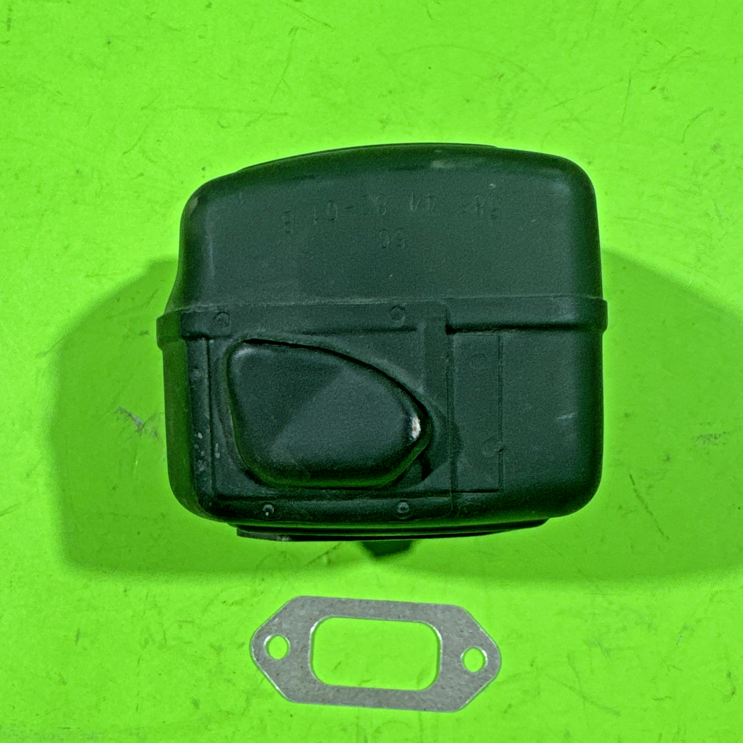 New OEM Husqvarna Chainsaw 585448201 Muffler & Gasket Assembly  385/390XP CS21861