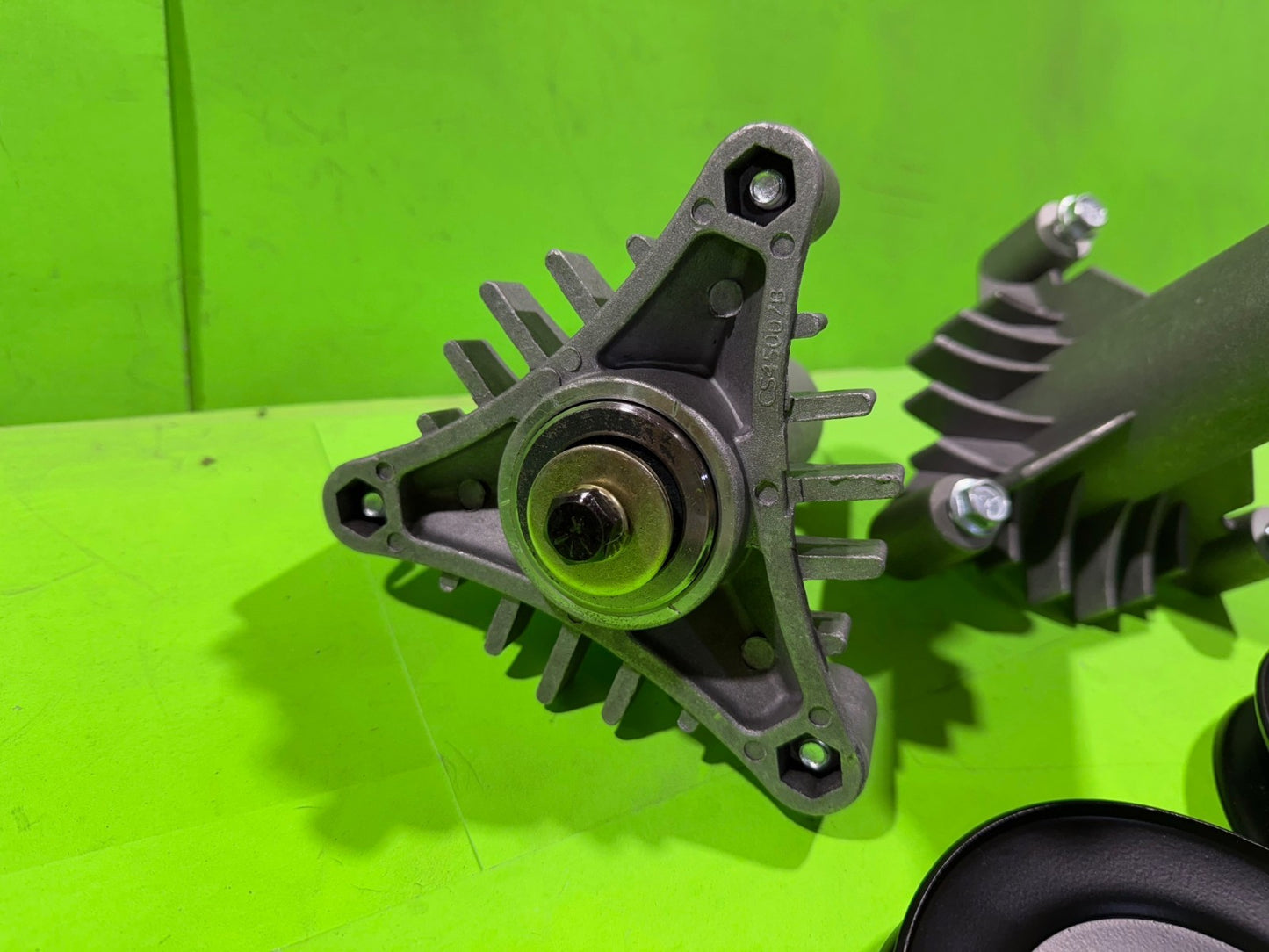 NEW 42" 3 Bolt Spindles & Pulleys Fits AYP Rider Decks Repl 130794 128774 1734365