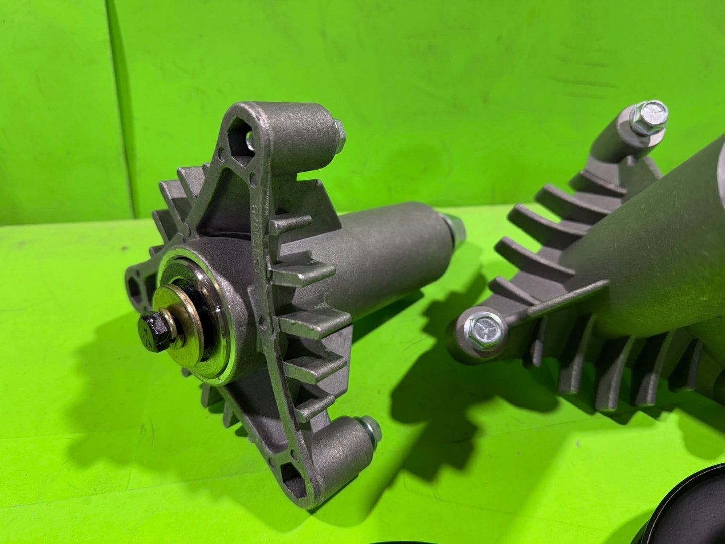 NEW 42" 3 Bolt Spindles & Pulleys Fits AYP Rider Decks Repl 130794 128774 1734364